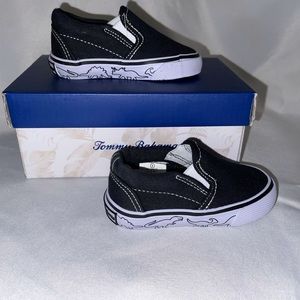 Tommy Bahama Infant/Toddler Sneakers 
Size 5